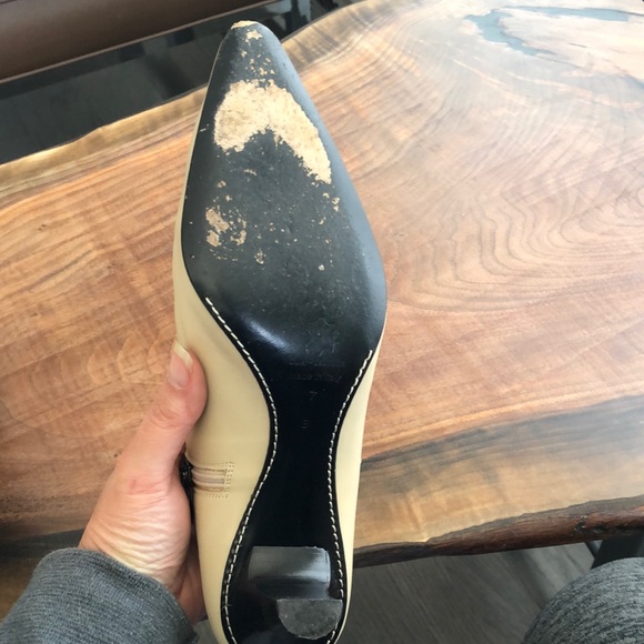 Beautiful Bruno Magli booties...creamy color. Sz7 - Picture 7 of 7